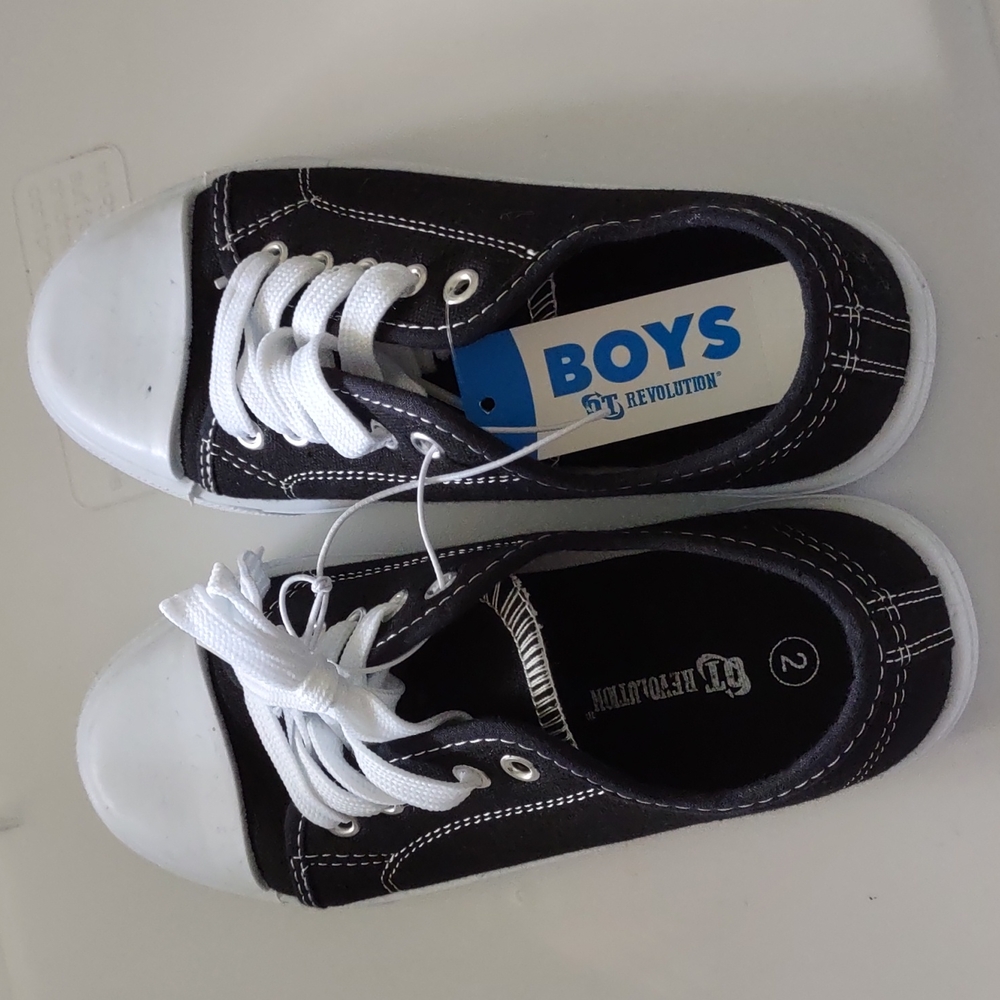 Boys tennis shoes
